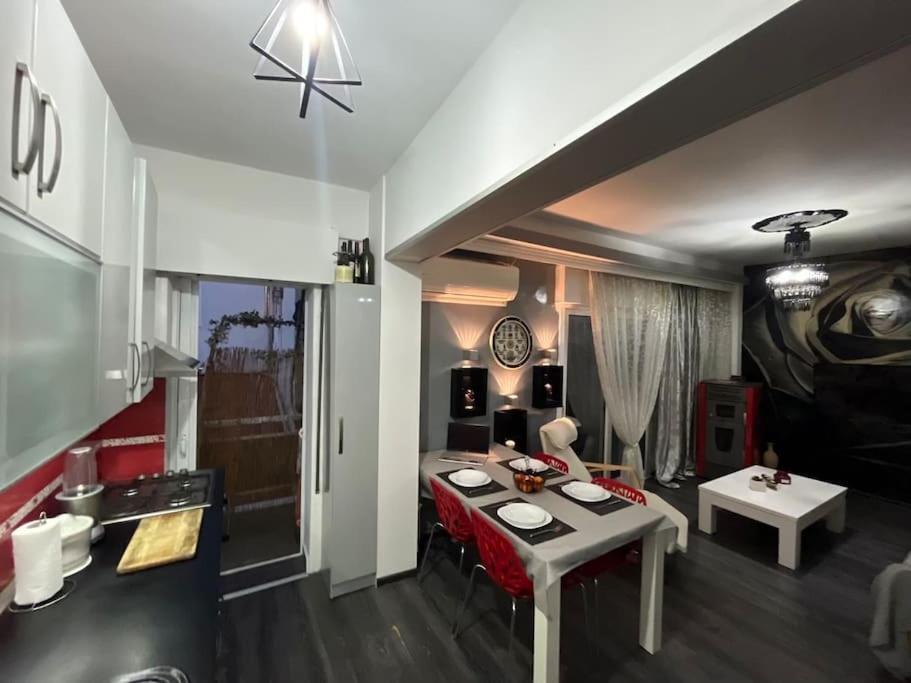 Apartment Arthouse *